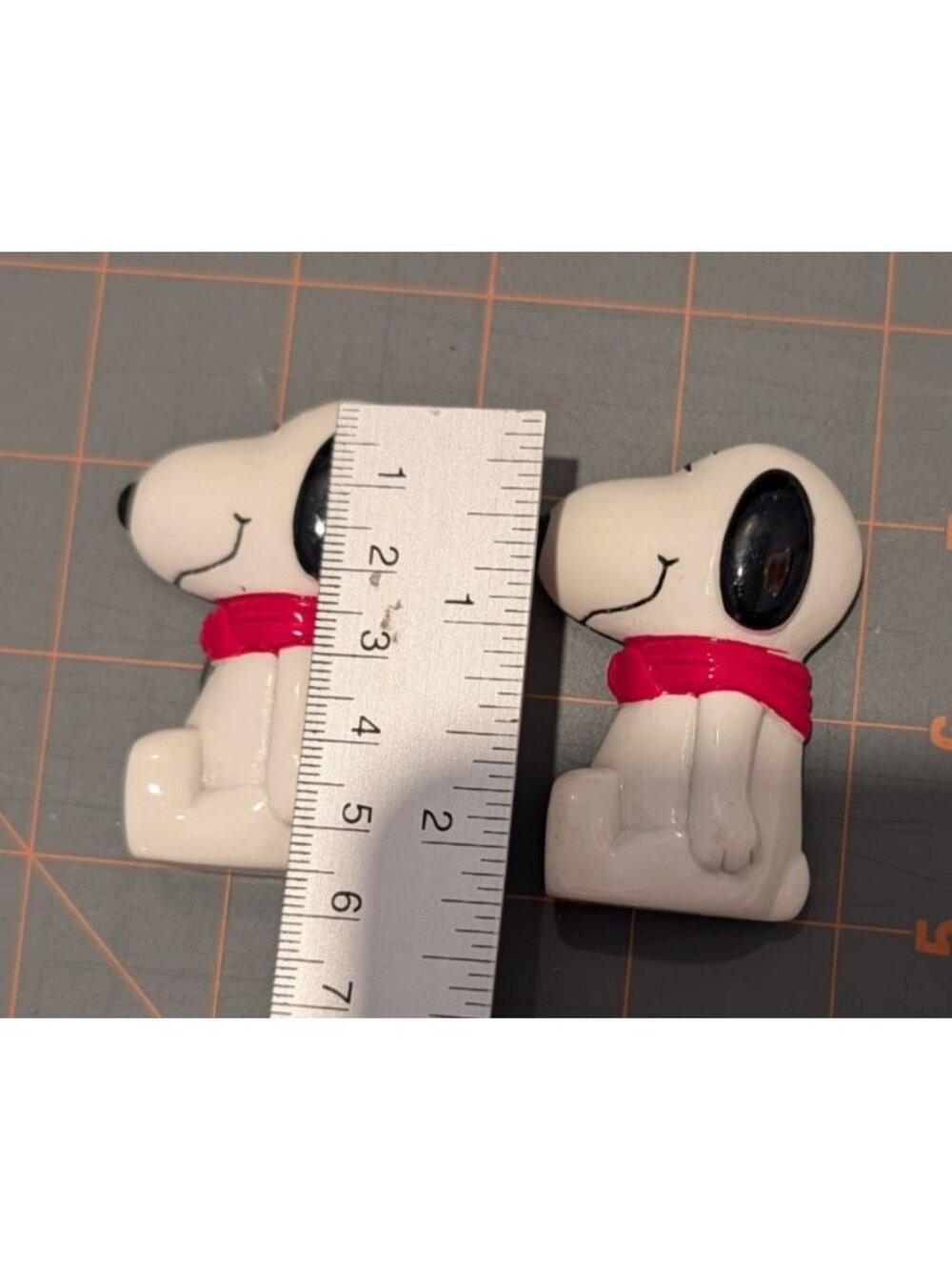 Vintage Snoopy Magnets Pair 2" Benjamin & Medwin 1958/1966 Taiwan - Picture 12 of 16